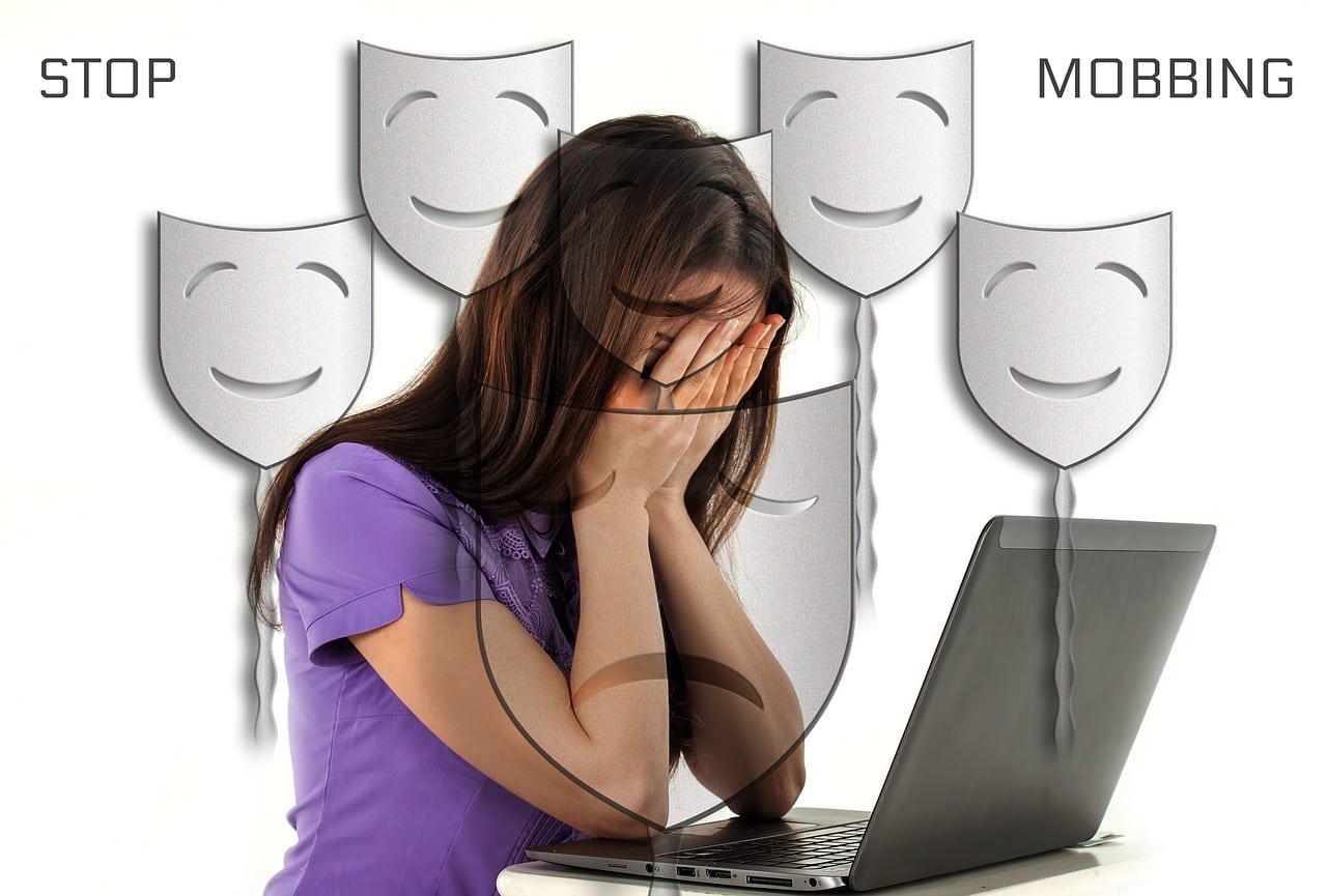 Lo straining rappresenta una forma attenuata di mobbing